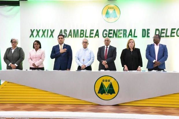 Mesa principal de la XXXIX Asamblea General de Delegados de Cooperativa Vega Real.
 