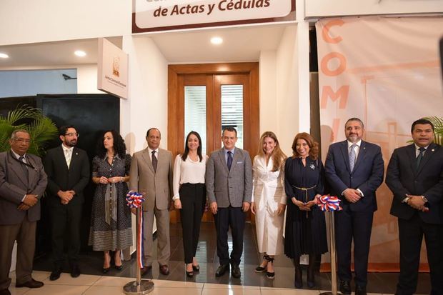 El Pleno de la Junta Central Electoral (JCE) inauguró este miércoles un nuevo centro de expedición de actas en el primer nivel de la plaza comercial Galería 36