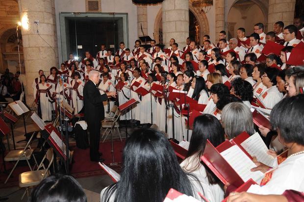 El maestro José Delmonte Peguero será homenajeado en el Centro Cultural Banreservas este miércoles 23 de noviembre con motivo del primer aniversario de su fallecimiento con un conversatorio y presentación coral de Polifonía.
