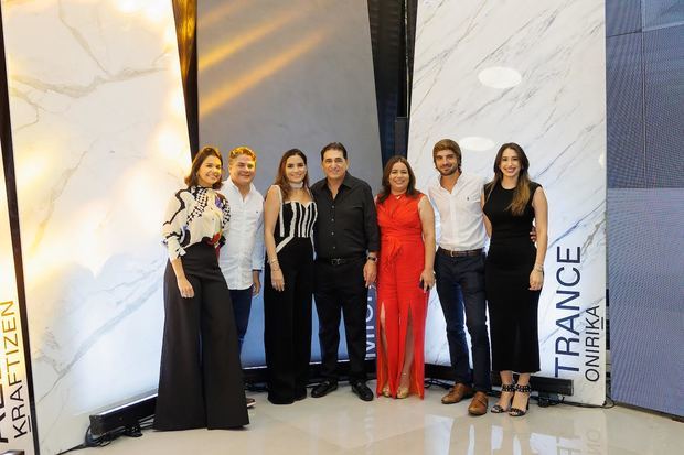 Ivette Rodríguez, Jorge Isa, Altagracia Isa, Ricardo Subzero, Arelys Arias, Gines Ibañez y Gabriela Subero.