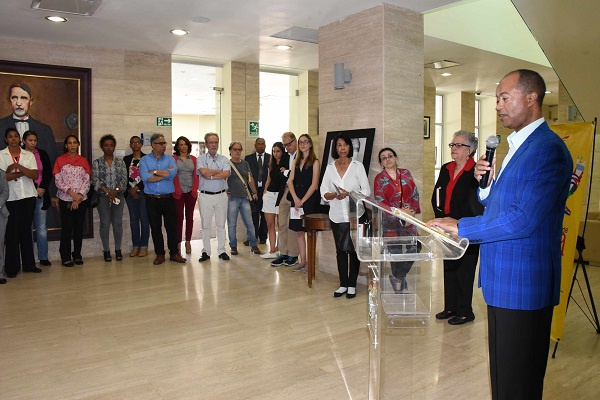 En el acto habló el director del quinto Festival Internacional de Poesía Santo Domingo 2018, León Félix Batista.