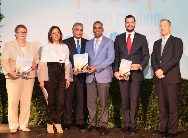 Elizabeth Tovar, Maribel Villalona, Fausto Fernández, Joel Santos, Rafael Paz y Miguel Coronado Hunter