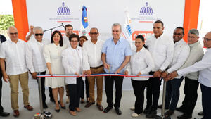 Presidente Abinader inaugura dos carreteras y 110 apartamentos en Santiago y Moca 