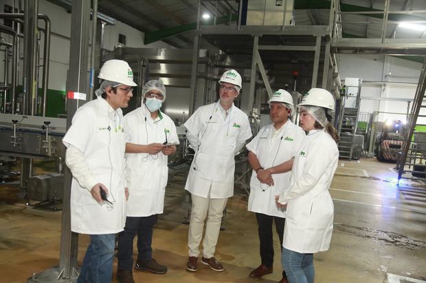 Vicepresidente Ejecutivo de AIRD visita instalaciones Industrias San Miguel