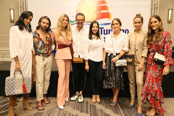 Atenas Hernández, Juan Pablo Jim, Fer Medina, Sócrates Mckinney, Anny Estévez, Amelia Ochoa, Nicole Putz y Elisa Ochoa.