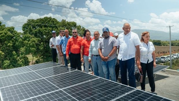 Galván afirma que el Plan para la Transformación de la Matriz
Energética del Sector Lechero Dominicano contribuye al fomento del
empleo en el sector ganadero y al fortalecimiento de la seguridad
alimentaria del país.
