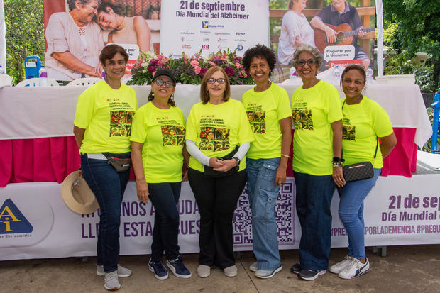 Leonor Rivas, Mercedes Bruno, Daisy Acosta, Marisela Bello, Sandra Jáquez y S'maillyn G. Pacheco.