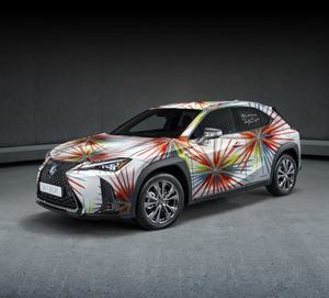 Los modelos Lexus UX se visten de alta costura