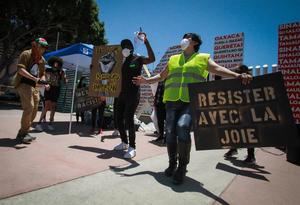 Jóvenes llaman a un alto al racismo en el mundo en ciudad mexicana de Tijuana