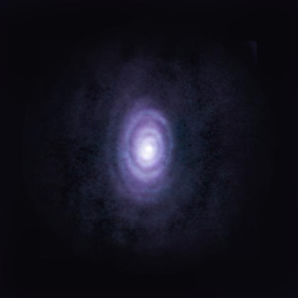 Imagen de la estrella V Hya, en la que se pueden ver los seis anillos. 