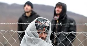 Bosnia aloja a migrantes abandonados en la nieve, tras crí­ticas de ACNUR
