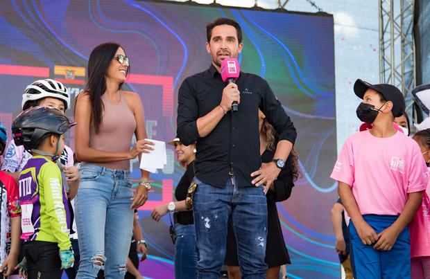 El ciclista español Alberto Contador habla durante la inauguración del primer 'Giro d'Italia Ride Like a Pro', el 29 de julio de 2022 en Quito, Ecuador.