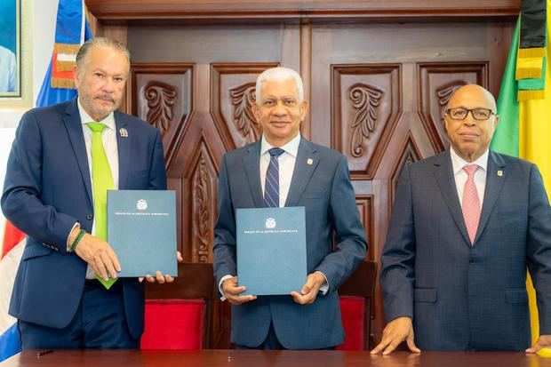 Senado dominicano y Parlamento de Jamaica firman acuerdo histórico para fortalecer relaciones interparlamentarias.