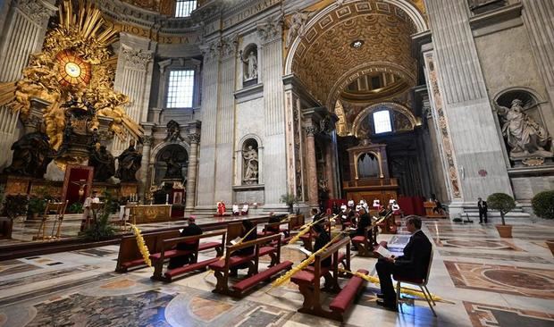 El papa inicia una Semana Santa sin fieles por el coronavirus