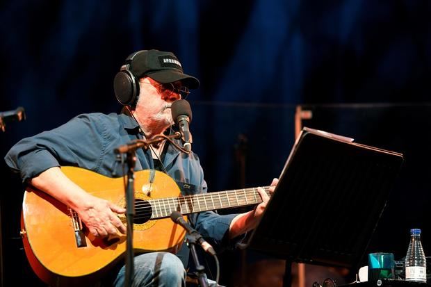 El cantautor, guitarrista y poeta cubano Silvio Rodríguez actúa de nuevo en el WiZink Center de Madrid 5 años después en una cita única en España, dentro de una nueva gira en la que presenta su último disco, 'Para la Espera'.