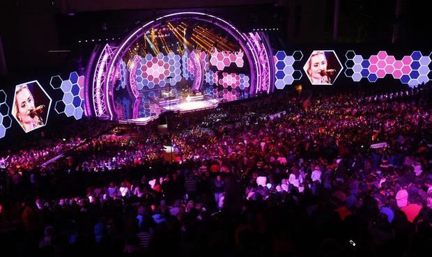 Registro general del recinto de la Quinta Vergara durante la actuación de la cantante chilena Nicole, en el marco de la 56ª edición del Festival Internacional de la Canción de Viña del Mar 2015, en Viña del Mar, Chile.