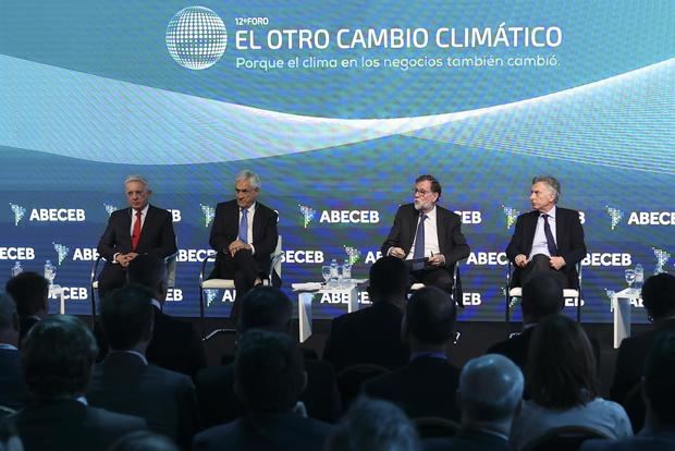 Álvaro Uribe, expresidente de Colombia, Sebastián Piñera, expresidente de Chile, Mariano Rajoy, expresidente de España, y Mauricio Macri, expresidente de Argentina, participan en el cierre del foro de ABECEB “Otro Cambio Climático”, hoy en Buenos Aires, Argentina.