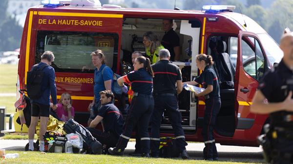 Seis heridos, cinco de ellos muy graves, en un ataque contra niños que conmociona Francia