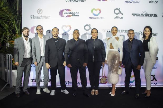 Gregori Quinn, Frank Perozo, Pepe Sierra, Miguel Cespedes, Zumaya Cordero, Caroline Aquino, Raymond Pozo y Ana López.