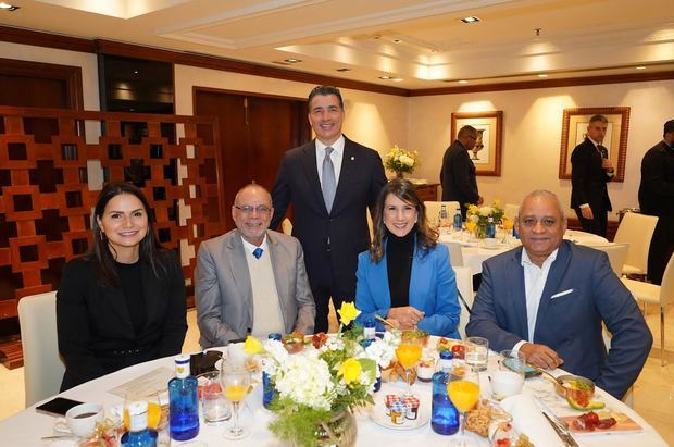 Julissa Céspedes, Nelson Rodríguez, Christopher Paniagua, Katherine Hernández y Alcides Espinosa.