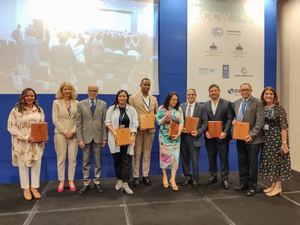 Gobierno premia a empresas carbono neutrales de República Dominicana