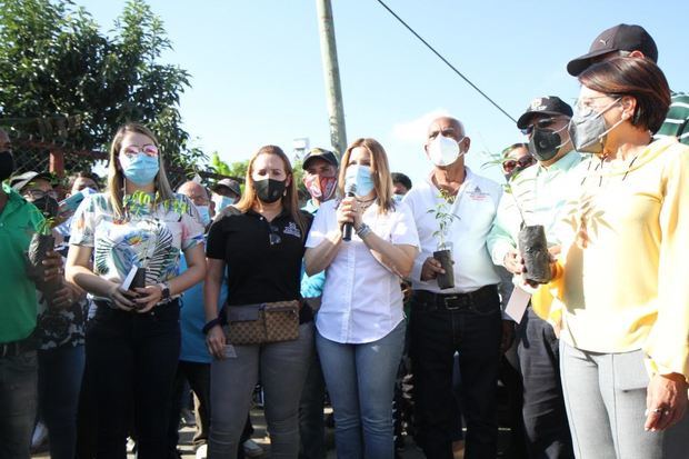 En “Jornada Eco Mujer” siembran más de 300 árboles con nombres de mujeres