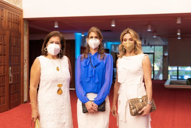 Silvia Vela, Alice Fondeur, Maripily de Bermudez.