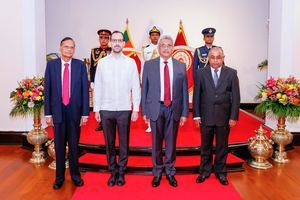 David Puig, Embajador de la República Dominicana en la India, presenta sus credenciales al Presidente de Sri Lanka