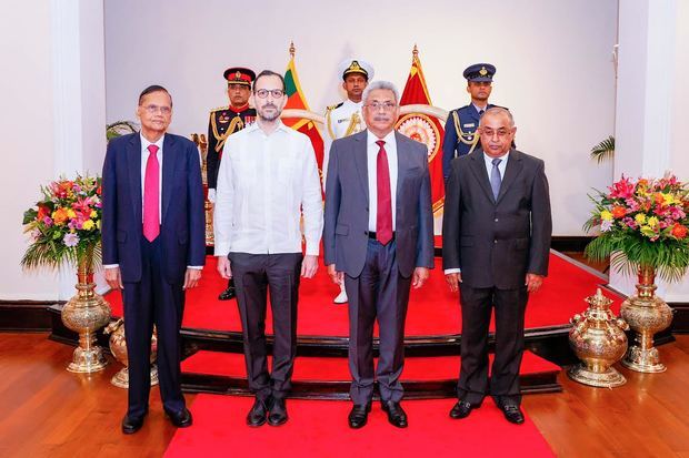 Gamini Lakshman Peiris, David Puig, Gotabaya Rajapaksa y  Ransiri Perera.