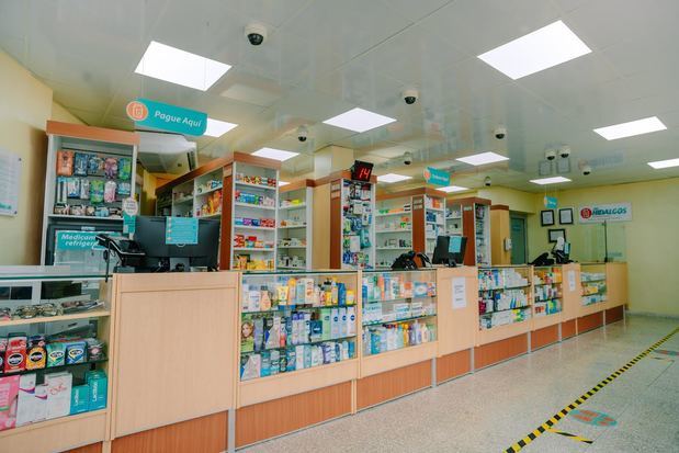 Vista interior de la nueva sucursal de Farmacia Los Hidalgos.