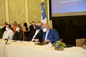 Ministerio de Educación y ADP firman acuerdo histórico