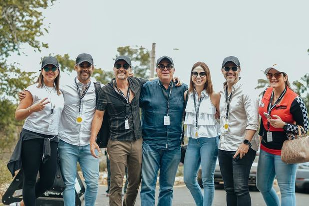 Parte de los periodistas y comunicadores que hicieron el recorrido.