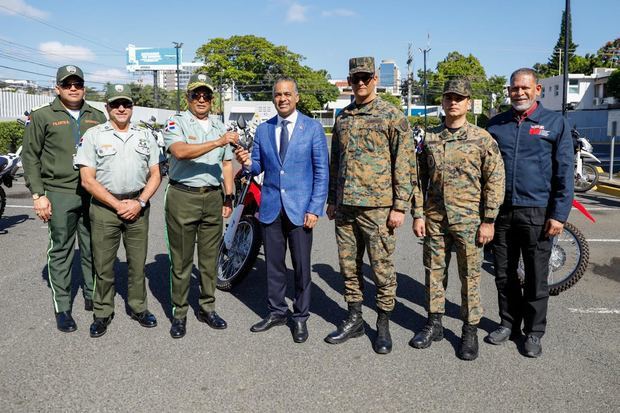 Sistema 911 hace entrega de 50 nuevas motocicletas a la DIGESETT.