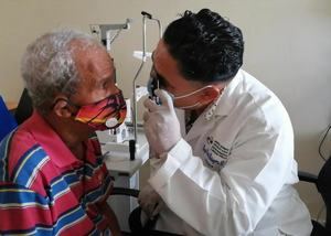 Casi dos mil pacientes con problemas visuales asistidos en el Moscoso Puello en este año