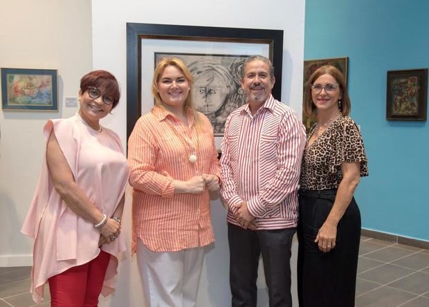 Ana Núñez, Denisse Sánchez, Juan Julio Bodden y Tamara Hernández de Bodden..