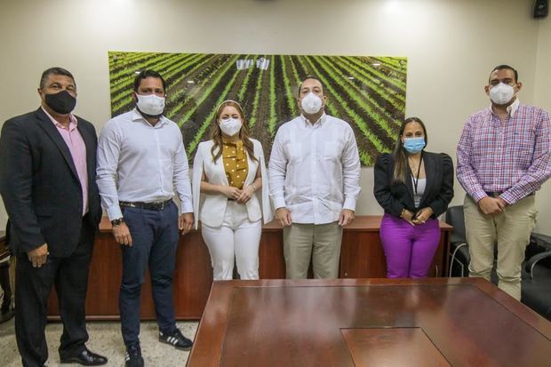 Jorge Casado, Arturo Bisonó, Gloria Reyes, Carlos José Then, Madelen Diaz y Fabio Arzeno.