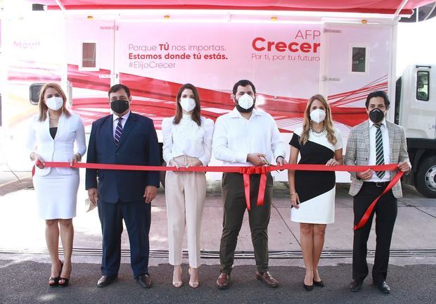 Kenia Concepción, Alvaro Quaglia, Gabriela Cid, Héctor José Rizek, Gina Cordero, Carlos Barranco.