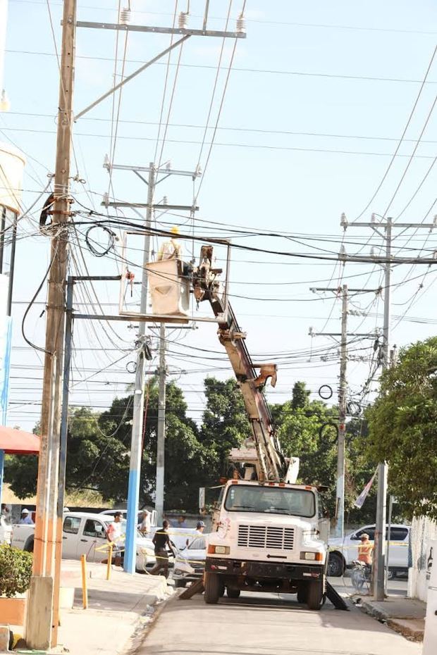 Edeeste concluye primera etapa de rehabilitación a redes eléctricas en SPM.