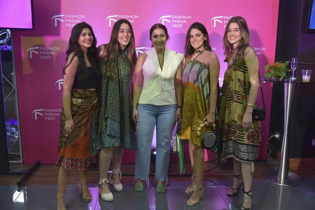 Aalyah Gonzalez, Nicole Munné, Isabella Conde y Carolina Arencibia.