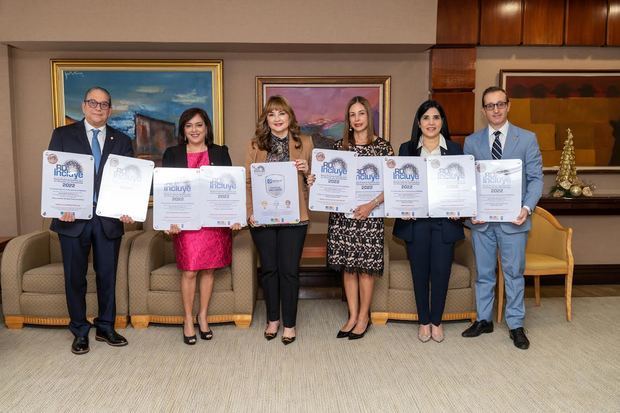 José Hernández Caamaño, Soraya Sánchez, Antonia Antón de Hernández, María Povedano, Mariel Bera y Esteban Martínez Murga.