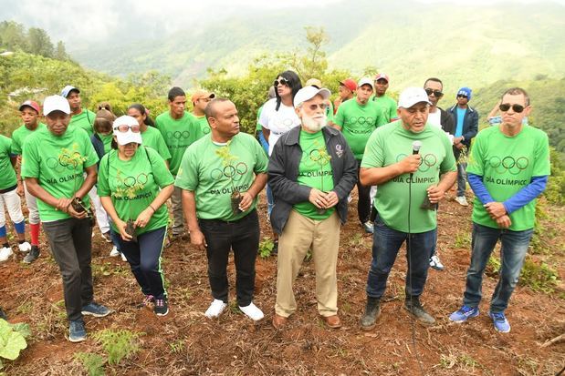 Jhonny Tejeda, Miguelina Santana, Gilberto García, Nestor Puente, Julio César Medina y Carlos Presignal. 