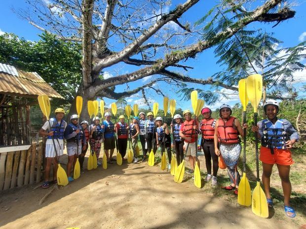 Comunicadores, listos para la aventura del kayak en Jamao.