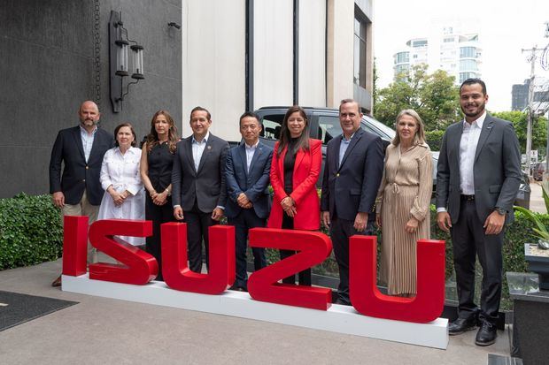 Eduardo Félix, Georgia Anne Reid, Diana Ramos, Yasser González, Nishikawa
Sang, Mariel Castillo, Donald Pimentel, Clara E. Reid de Frankenberg y Marcos
García.