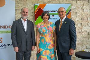 Alejandro Fernández, Yadira Lama y Mairení Bournigal.