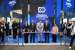 David Collado inaugura stand dominicano en feria turística de Colombia