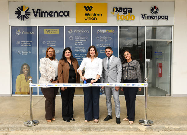 Celeste Rosario, María Curiel, Giselle Marie Meìndez Sued, Héctor Hernández y Christina De Los Santos.