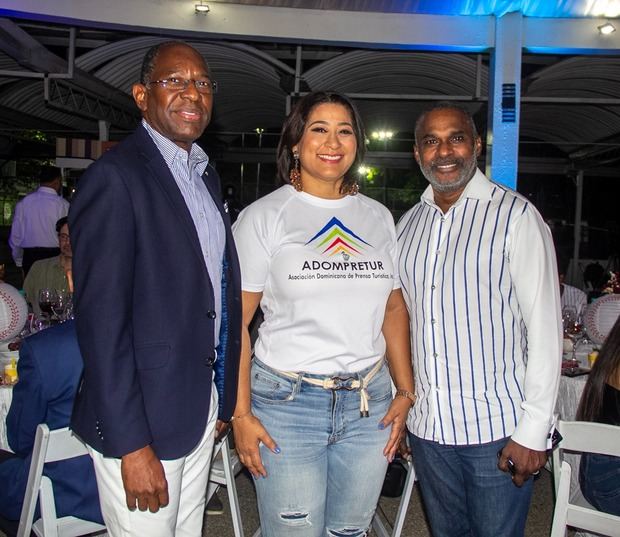 El viceministro de Turismo Carlos Andrés Peguero, Yenny Polanco Lovera y Martín Polanco
