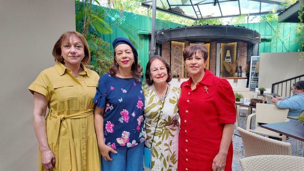 Francia de Perez, Mildred Minaya, Maria Cristina de Farias y Francia de Subero.