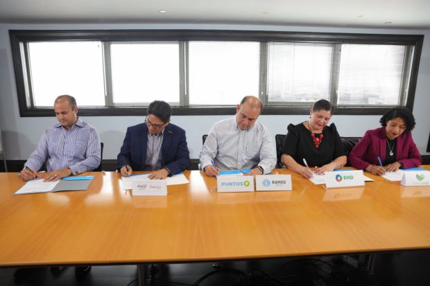 Banco BHD renueva su compromiso con Puntos R para fomentar el reciclaje