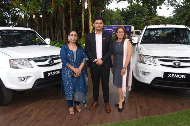 Latika Grover, Amit Kumar y Rosa Donastora